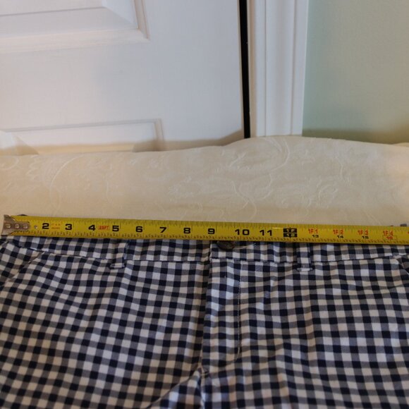 Old Navy Women's Everyday Short Size 12 - Picture 6 of 9